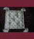 149 - Cuscino quadrato a fantasia, con nappe, seta, broccato