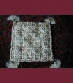 149 - Cuscino quadrato a fantasia, con nappe, seta, broccato
